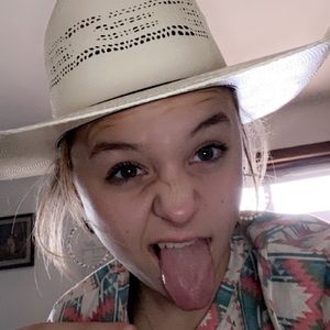 Meet your Posher, Demi